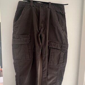 Cropped Wrangler Relaxed Fit Cargo Dark Grey Pants Size 30x30